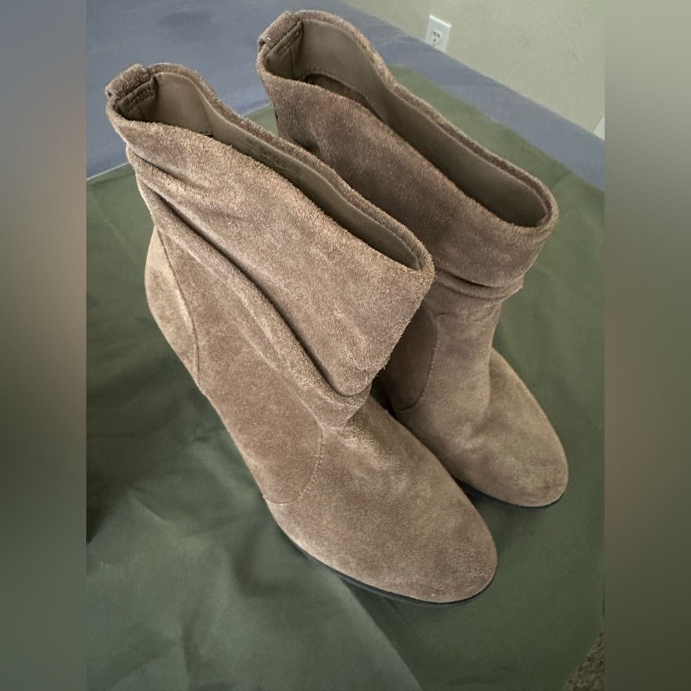BCBGeneration Paris Women's Ankle Boots; Mushroom: Size 7 1/2